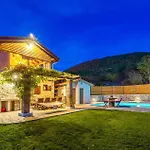 Ferienhaus Luxurious In *