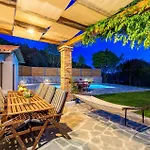 Luxurious In Ferienhaus Lisac
