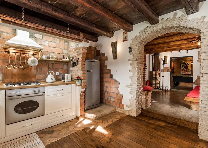 Vakantiehuis Amazing In Lisac With Wifi Lipa (Primorje-Gorski Kotar)